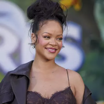 Rihanna a devenit mamă pentru a treia oară. Primele imagini cu fetița artistei