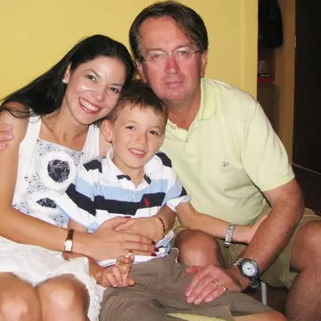 Ana Birchall, fotografie rară cu soțul și cu fiul ei. Ce mesaj a transmis în prima zi de facultate. Fiul ei a absolvit Trinity College, la Oxford