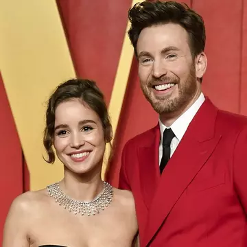 Chris Evans și Alba Baptista au devenit părinți. Ce nume au ales actorii pentru prima lor fiică