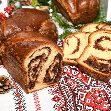 De ce se crapă cozonacul în cuptor