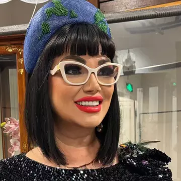 Cum a apărut îmbrăcată Ozana Barabancea la sfințirea Catedralei Mântuirii Neamului. Vedeta a venit cu fiica ei și a purtat o ținută nonconformistă