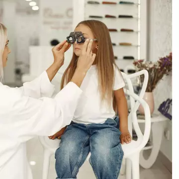 Primii pași către o dezvoltare armonioasă: rolul consultului oftalmologic preventiv la copii