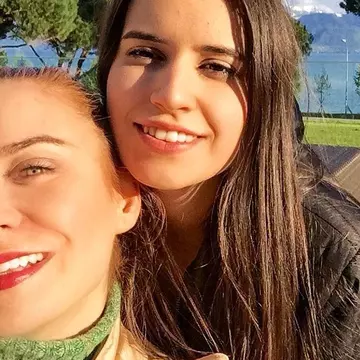 Fericire mare în familia Adinei Buzatu. Sara, fiica ei, a fost cerută în căsătorie: „S-a lăsat cu peripeții”