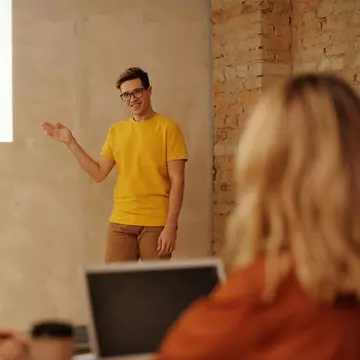 3 moduri neașteptate în care tehnicile de public speaking te ajută în viața de zi cu zi