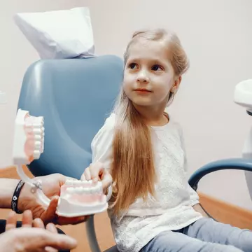 Când să mergi cu micuțul tău la dentist?