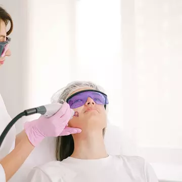 Frumusețe fără bisturiu: proceduri non-invazive pe care sa le iei în considerare la 30+