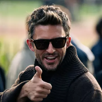 Cel mai sexy bărbat din lume are iubit. Cine este partenerul actorului Jonathan Bailey