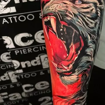 Tatuajele feminine în 2025: finețe, semnificație și designuri care rămân frumoase în timp