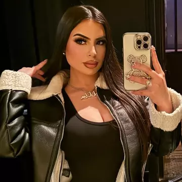 O artistă în vârstă de 22 de ani a fost împușcată mortal într-o parcare