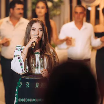 Ramona Mișcu, implicată într-un accident rutier grav în județul Gorj. Mașina în care se afla s-a rostogolit de mai multe ori pe un câmp