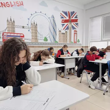 Lexis – locul unde pasiunea pentru limbi străine prinde viață