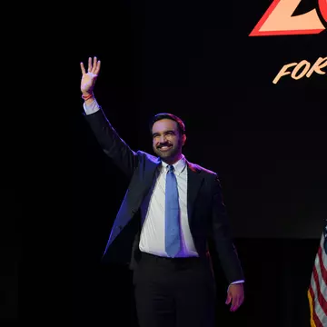 Cine este Zohran Mamdani, noul primar al New York-ului. A fost rapper înainte de a intra în politică și și-a cunoscut soția printr-o aplicație de dating