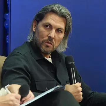 Câți bani primește Adi Vasile pentru a prezenta Survivor la Antena 1. Prezentatorul are un salariu uriaș