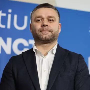 Ciprian Ciucu, noul primar general al Capitalei. Semnul primit de acesta când a intrat în secția de votare