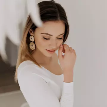 Cum alegi cerceii potriviți fără să te doară urechile