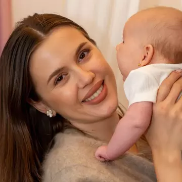 Cum și-a împodobit Emily Burghelea bradul de sărbători: „Primul Crăciun al Elisabetei”