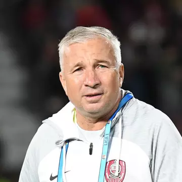 Ce se întâmplă cu Dan Petrescu. Antrenorul a slăbit 30 de kg în urma unor probleme de sănătate. Fiicele lui au venit din străinătate să îi fie aproape