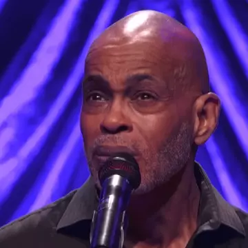 Baritonul Jubilant Sykes, găsit înjunghiat în locuința sa, la 71 de ani. Fiul lui, acuzat de omor