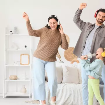 O nouă zi liberă pentru părinți. Proiectul a trecut de Senat