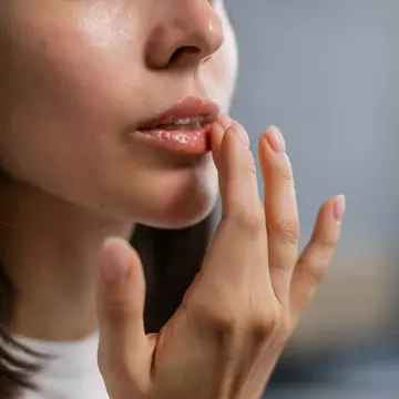 Piața balsamurilor de buze, creștere anuală de aproape 30%: care sunt factorii care influențează tendința