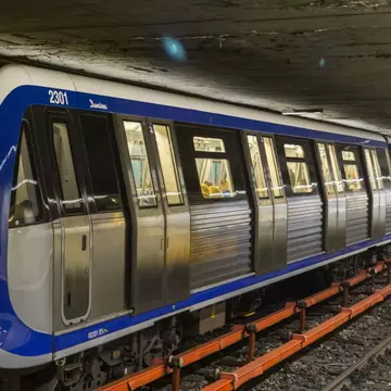 Scandal la metrou. Un ajutor de mecanic a fost bătut după ce a luat apărarea unei femei agresate