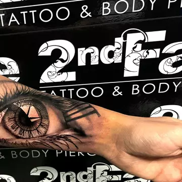 Body art și feminitate: cum se schimbă percepția asupra tatuajelor