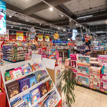 Ghid pentru părinți: jucăriile perfecte pentru fiecare vârstă. Cu Carrefour, umpli și ghetuțele lui Moș Nicolae, și sacul lui Moș Crăciun