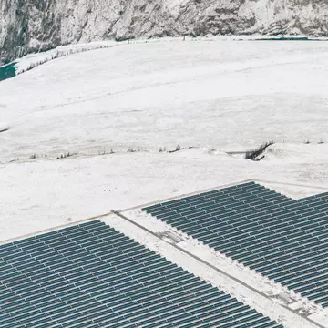 Cât de mult te ajută un sistem fotovoltaic în timpul iernii? Mituri și realitate în 2025