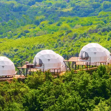 Ce este glamping și ce avantaje are