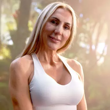 Cine este Nicoleta Mirea de la Desafio: Aventura. Este atlet și consultant în nutriție și este supranumită „Celine Dion de România”