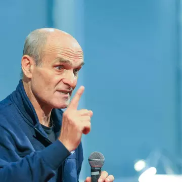 Cristian Tudor Popescu critică discursul lui Donald Trump de la Davos. Cele două cuvinte folosite de jurnalist ca să îl descrie pe președintele american