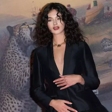 Deva Cassel, apariție strălucitoare la Paris Fashion Week. Fiica Monicăi Belluci a atras toate privirile cu frumusețea ei