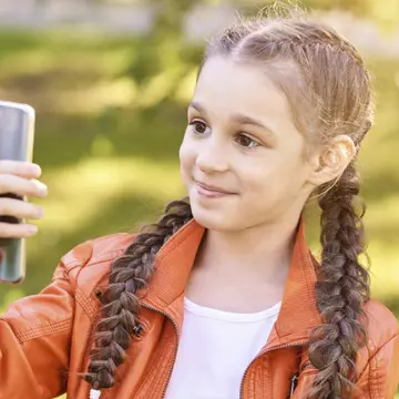 Franța și Marea Britanie interzic accesul copiilor la rețelele sociale. Măsura ar putea fi luată și în România