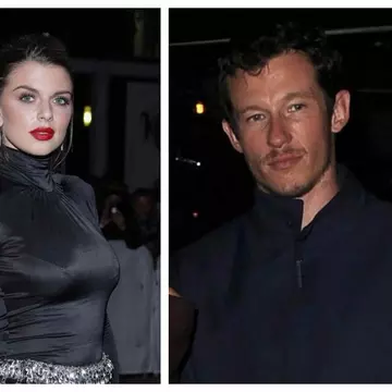 Julia Fox și Callum Turner, sărut pasional într-un bar din Manhattan. Imaginea cu cei doi - el, logodit; ea, pansexuală - s-a viralizat