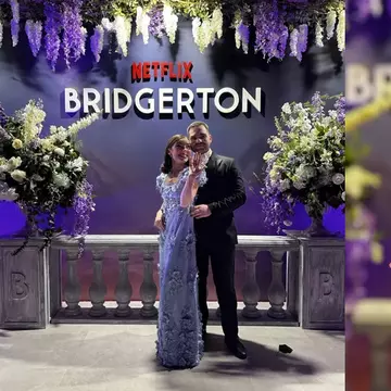 Cine sunt tinerii care s-au logodit la Balul Bridgerton din București, cu ajutorul Andreei Marin: „Suntem împreună de opt ani, de la 16 ani”