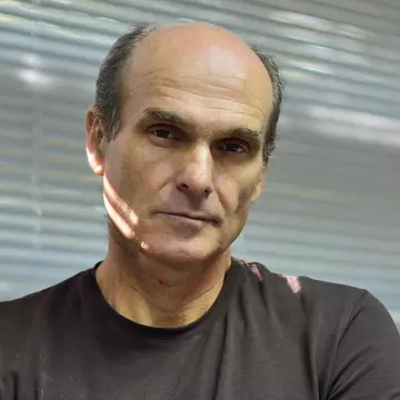 Cristian Tudor Popescu, după ce Raed Arafat a propus interzicerea accesului minorilor la rețelele sociale, iar Cătălin Predoiu s-a opus: „Cel puțin la fel de periculoase ca drogurile”