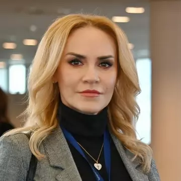 Cum arăta Gabriela Firea înainte să se angajeze la Antena 1. Avea părul brunet și scurt