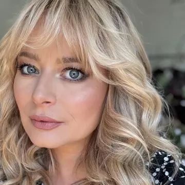 Cum arată Laura Cosoi nemachiată, la 44 de ani. Vedeta este însărcinată cu al cincilea copil. Ce i-au spus fanii