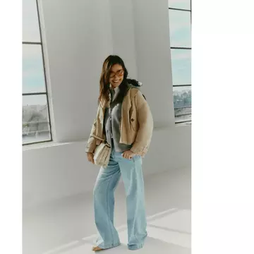 Trench, parka și denim: eleganța relaxată a noului sezon