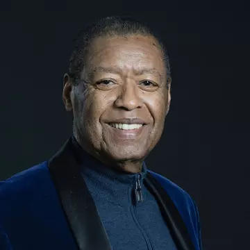 Cântărețul și compozitorul Ron Kenoly, o legendă a muzicii gospel americane, a murit la 81 de ani