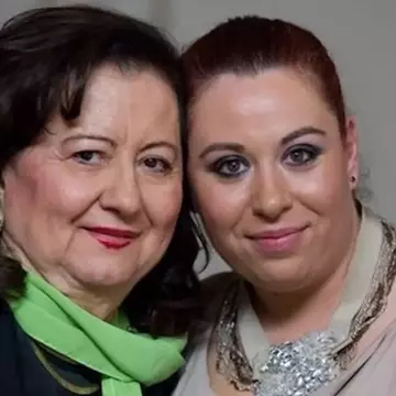 Ultima poză cu Oana Roman și mama ei: „Ai plecat dându-mi putere și încredere”. Ce spune vedeta despre relația cu tatăl ei, Petre Roman