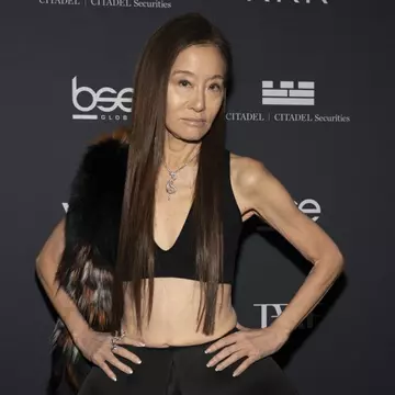 Vera Wang, schimbare de look la 76 de ani. Creatoarea de modă, greu de recunoscut pe covorul roșu al premiilor BAFTA