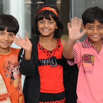 Cum arată și cu ce se ocupă acum copiii din filmul „Slumdog Millionaire”, la 18 ani de la lansarea peliculei