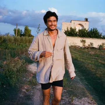 Actorul Charles Melton, cunoscut din serialul "Riverdale", a devenit tată pentru prima dată