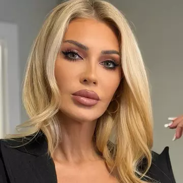 Cine este Alina Petre, înlocuitoarea Mirelei Vaida la „Acces Direct”. Este jurist și a fost căsătorită cu Bogdan Vasiliu