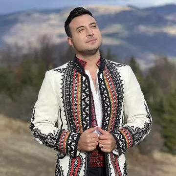 Cine sunt fostele iubite ale lui Valentin Sanfira. Artistul a avut o relație cu Gabriela Prisăcariu și o asistentă de la Antena 1