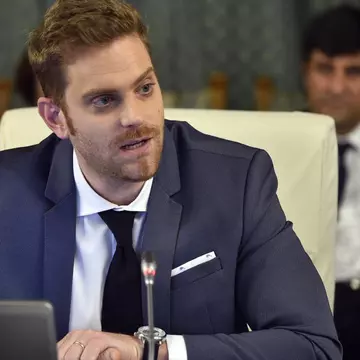 Ilan Laufer, amendă usturătoare după ce a fost lovit în timp ce era cu gemenii pe trotinetă. Cât de grav a încălcat legea