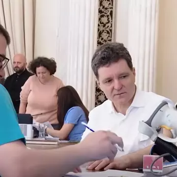 Imagine virală cu Nicușor Dan. Președintele a donat sânge la Palatul Cotroceni