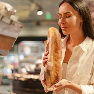 Pâine Vel Pitar, retrasă de pe piață. Anunțul ANSVSA, după ce au fost găsite bucăți de plastic în mai multe loturi