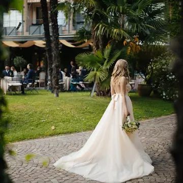 Eleganța care spune o poveste: rochii care definesc momente